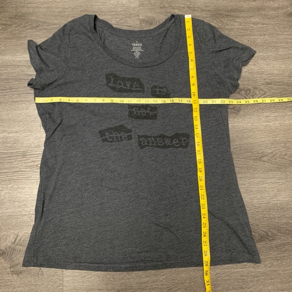 Torrid 3 T-Shirt ''Love Is Not The Answer '' Crossed Out Short Sleeve Size 3xl - Picture 6 of 6